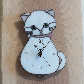 猫の時計・白猫