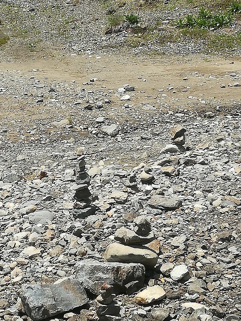 河原に積まれた石