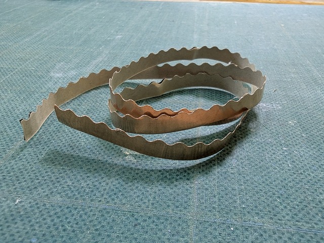 銅テープなみなみ模様